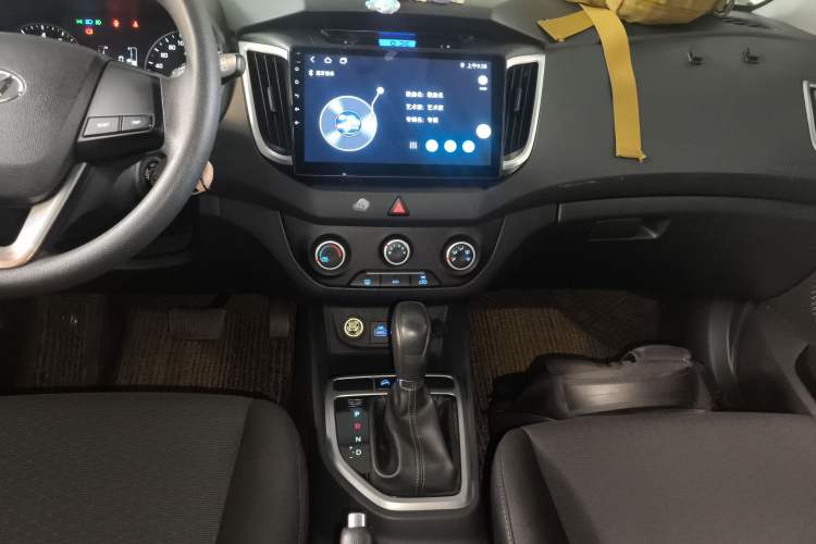 Used Hyundai ix25 2015 1.6L Automatic Two-Wheel Drive Fashionable GS Model Audio And AC Panel