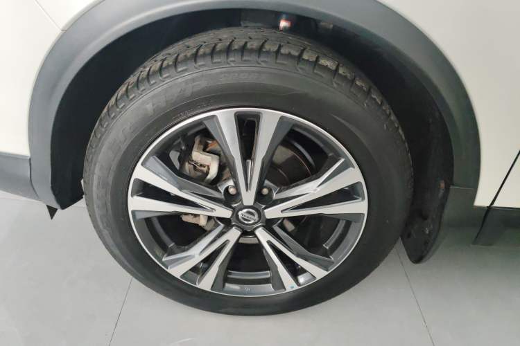 Used Nissan Qashqai 2021 2.0L CVT Luxury Edition Left Front Wheel Hub