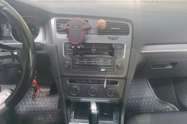 Used Volkswagen Golf 2014 1.4TSI Automatic Comfort Model Audio And AC Panel