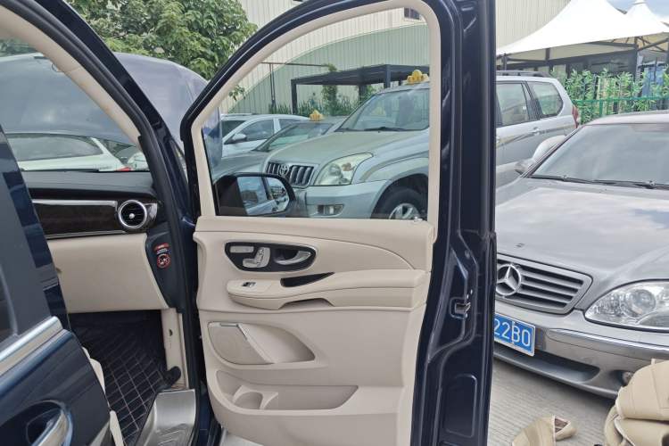 Used Mercedes-Benz V-Class 2017 V 260 Prestige Edition