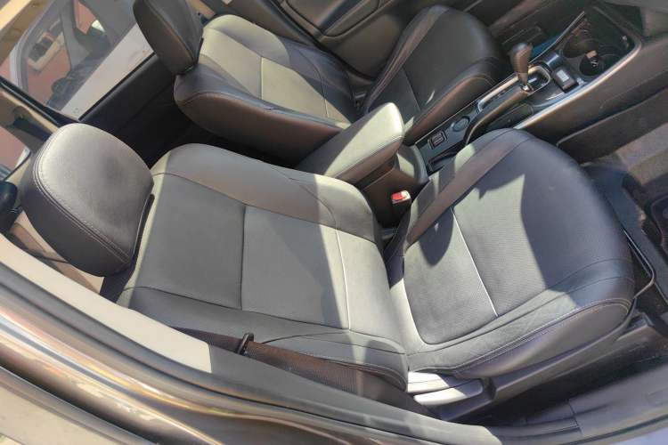 Used Mitsubishi Outlander 2017 2.0L Two-Wheel Drive Glory Edition 5 Seats