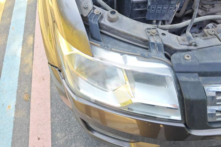 Used CHANGAN KAICHENG Shenqi F30 2019 1.5L Comfort Edition China VI Dual-Cab Long Wheelbase DAM15KL Right Front Headlight