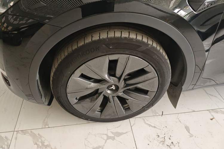 Used Tesla Model Y 2022 Long-Range All-Wheel-Drive Version