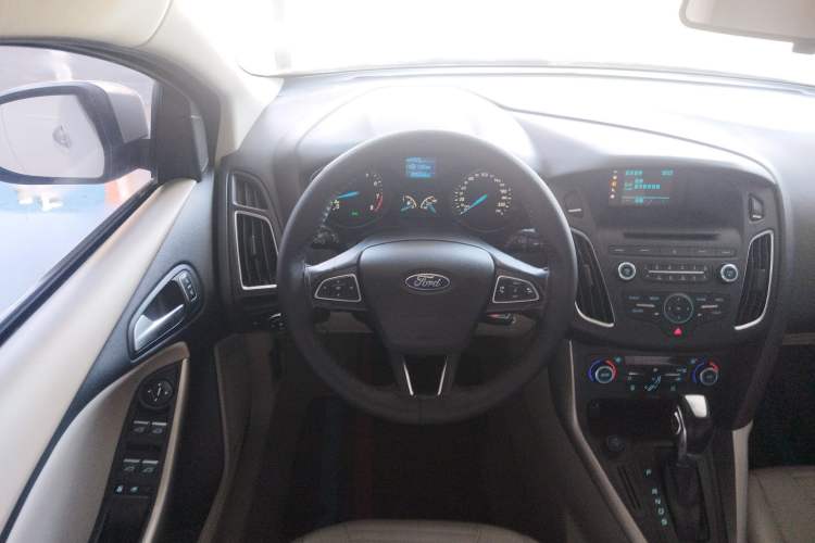 Used Ford Focus 2015 Hatchback 1.6L Automatic Fashion Edition Steering Wheel