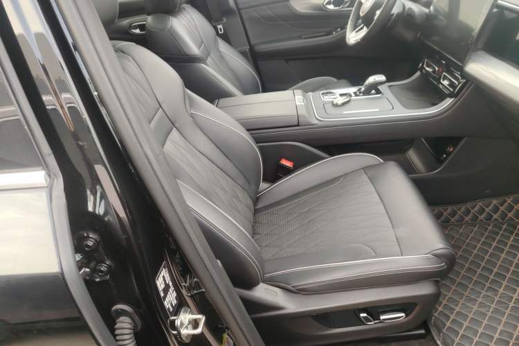 Used GAC Trumpchi GS8 2024 Linghang Series 2.0 TGDI Two-Wheel Drive Luxury Smart Connectivity Version
