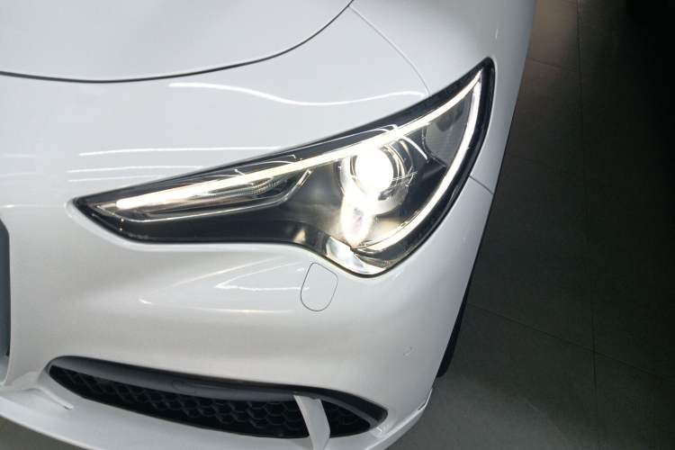 Used Alfa Romeo Stelvio 2017 2.0T 200HP Elite Edition Left Front Headlight