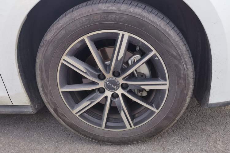 Used BYD Seal 06 New Energy 2024 DM-i 120KM Luxury Model Right Front Wheel Hub