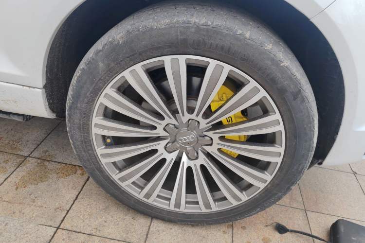 Used Audi Q7 2014 35 TFSI Sport Edition Right Front Wheel Hub