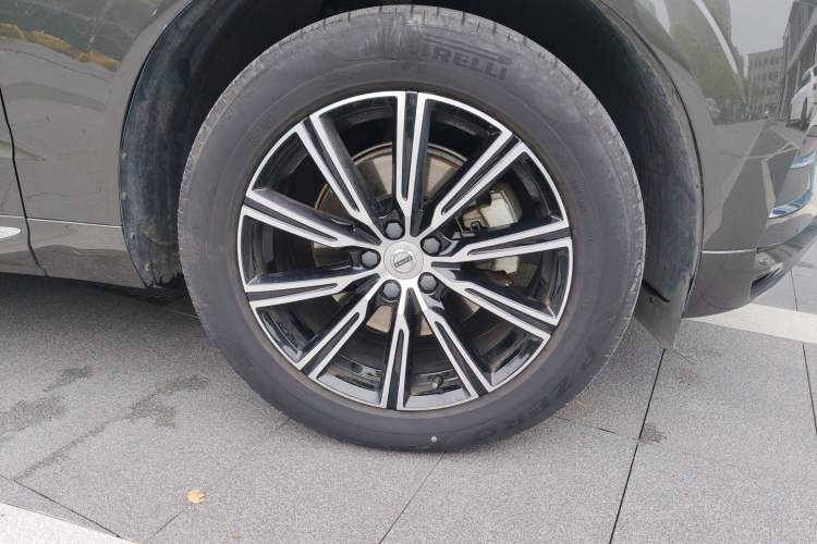 Used Volvo XC60 2021 T5 4x4 Smart Luxury Edition Exterior 1