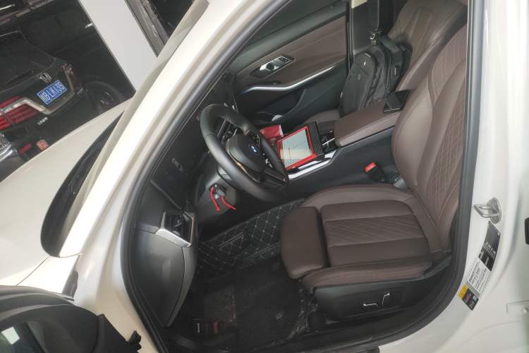 Used BMW i3 2022 eDrive 35 L
