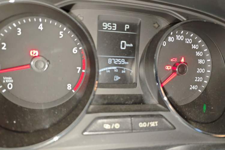 Used Volkswagen Lavida 2015 1.6L Automatic Luxury Edition Odometer Close Up