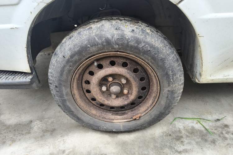 Used Jinbei Hiace 2014 2.0L 5th Generation Kuaiyunwang Business Version 4G19 Right Front Wheel Hub
