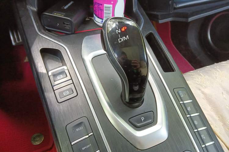 Used Wey VV6 2018 2.0T Two-Wheel-Drive Ultra-Luxury Version China V Standard Gear Lever