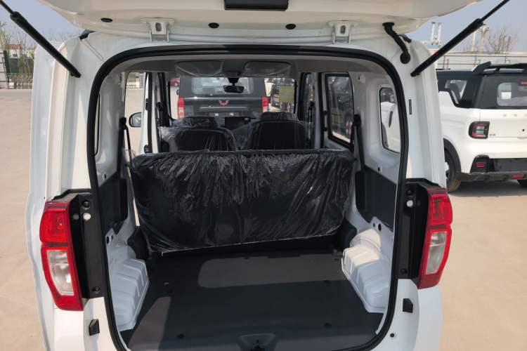 Used Wuling Zhiguang New Energy 2025 Model 305km Ambitious Edition Trunk