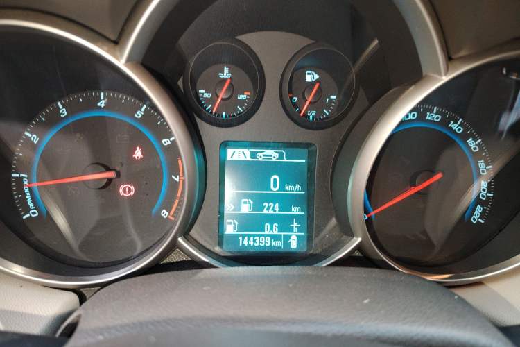 Used Chevrolet Cruze 2015 1.5L Classic SL MT Instrument Cluster