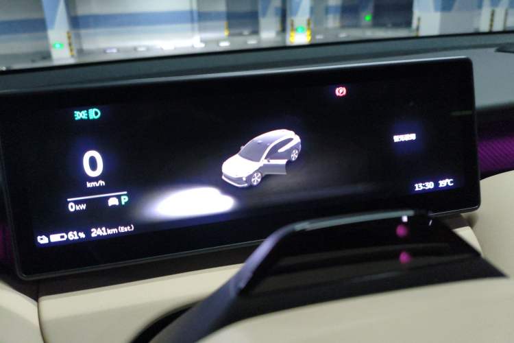 Used Nio ET5T 2024 75kWh Touring Instrument Cluster