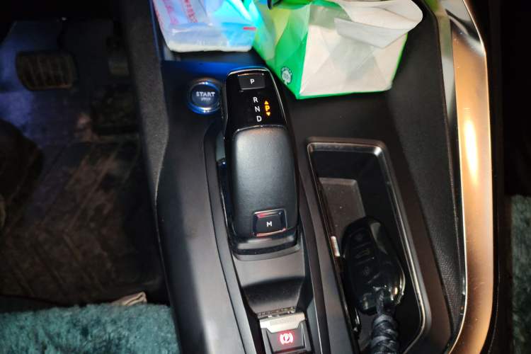 Used Peugeot 5008 2017 380THP 7-Seater Elite Edition Gear Lever