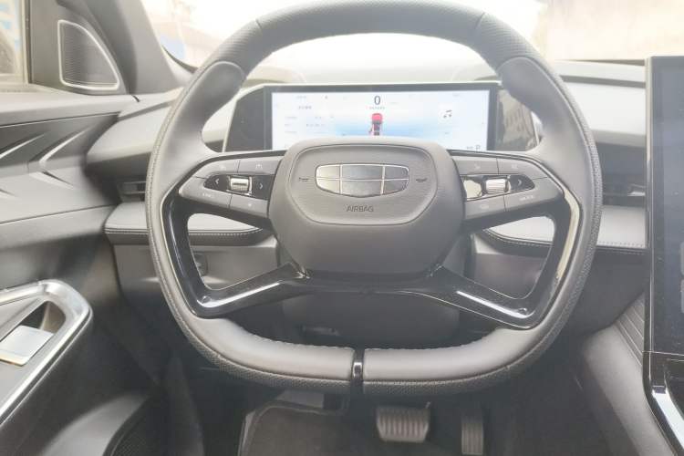 Used Geely Auto Emgrand X7 Sport 2023 Boyue COOL 1.5TD Smart Model Steering Wheel