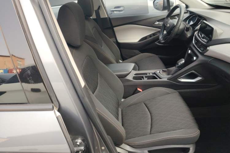 Used Chevrolet Orlando 2020 Mild Hybrid 530T Automatic Enjoyment Edition (5+2 Models) Right Front Seat