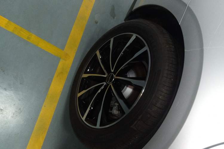 Used Roewe D7 2025 DMH 125km World Champion Edition Right Rear Wheel Hub