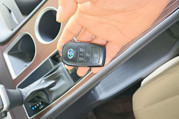 Used Toyota Granvia 2023 2.5L Hybrid Comfort Edition
