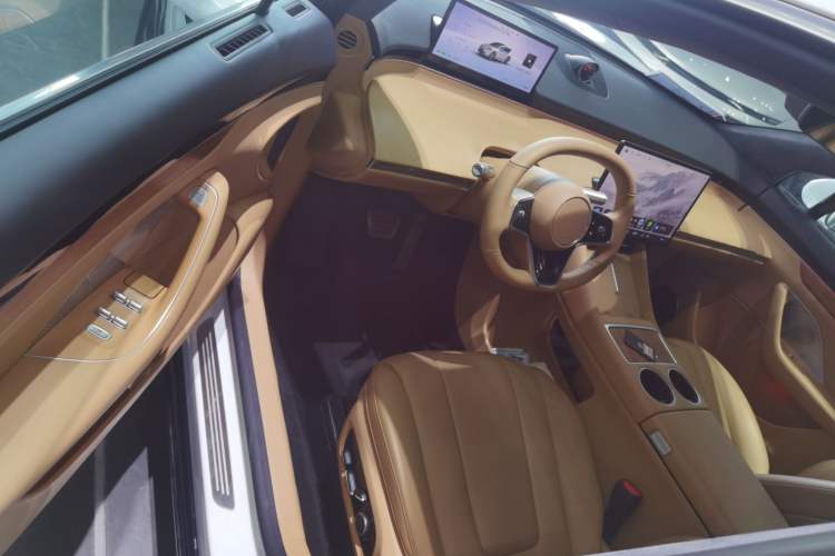 Used Hima Luxeed R7 2024 All-Electric 736 km Ultra Driver Seat