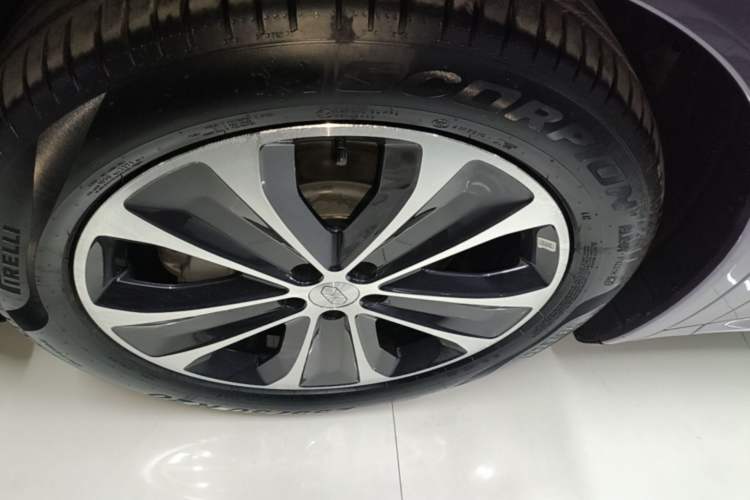 Used Hima Luxeed R7 2025 Range-Extended Version 251 km Max Left Front Wheel Hub