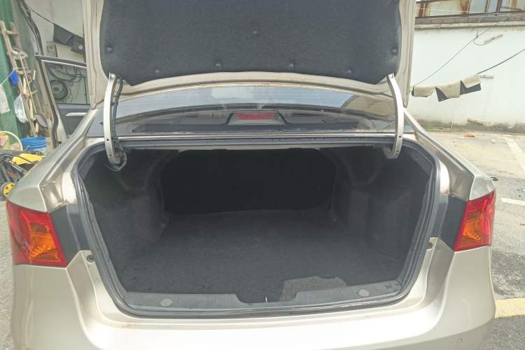 Used Roewe 350 2015 1.5L Automatic Luxury Sunroof Edition
