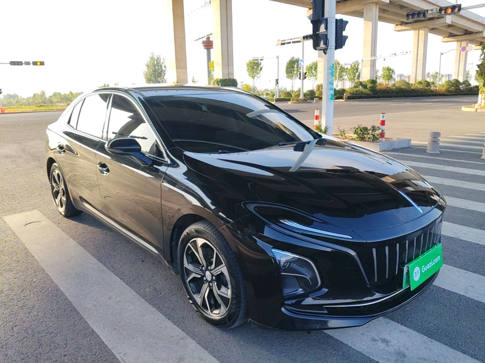 Hongqi E-QM5 2023 Base Travel Edition — снимка 3