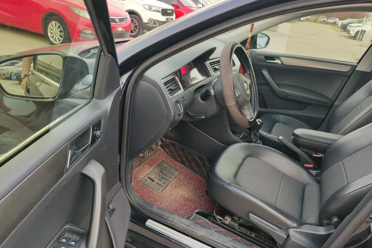 Used Volkswagen Santana 2015 1.6L Manual Comfort Edition Driver Seat