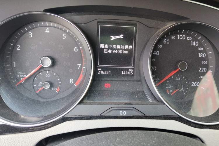 Used Volkswagen Magotan 2017 330TSI DSG Luxury Model Odometer Close Up