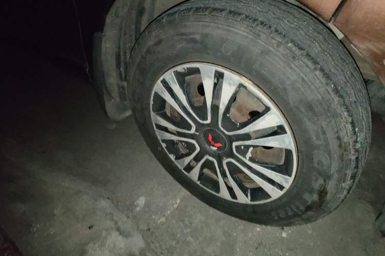 Used Wuling Hongguang 2015 1.2L S Base Model China V Standard Right Front Wheel Hub