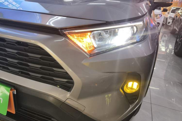 Used Toyota RAV4 2022 2.0L CVT Two-Wheel Drive Urban Edition Left Front Headlight