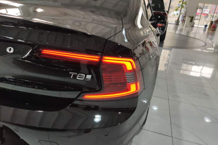 Used Volvo S90 New Energy 2024 Plug-in Hybrid Four-Wheel Drive Long-Range Zhiyi Luxury Edition
