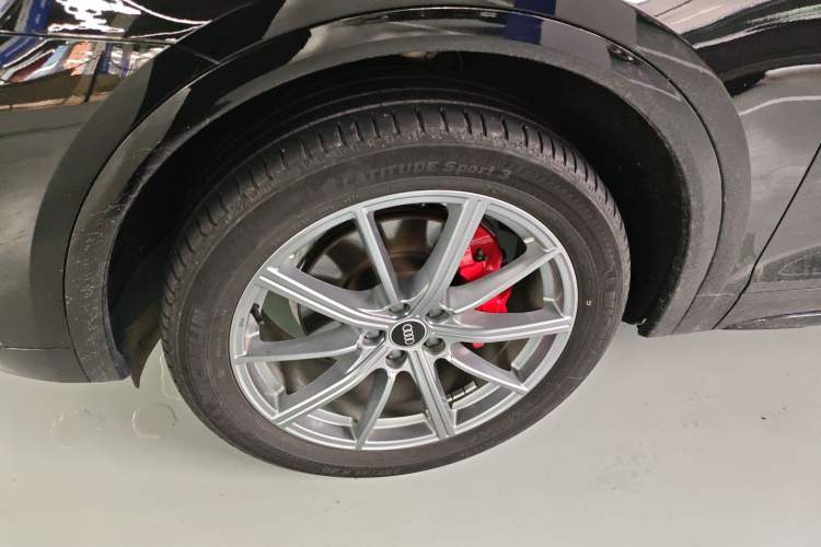 Used Audi Q5L 2022 40T Fashionable and Dynamic Model Left Front Wheel Hub