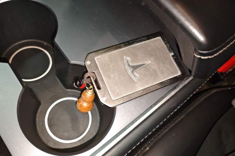 Used Tesla Model Y 2022 Long-Range All-Wheel-Drive Version
