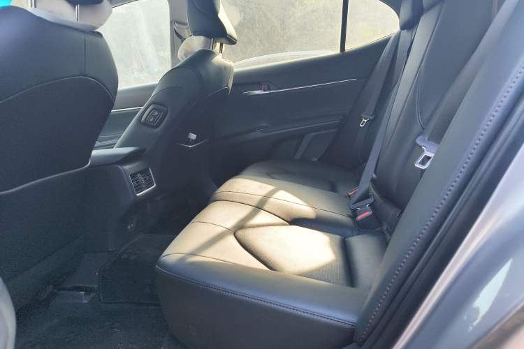 Used Toyota Camry 2023 2.0G Luxury Edition
