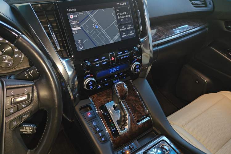 Used Toyota Alphard 2020 Dual-Engine 2.5L Luxury Edition
