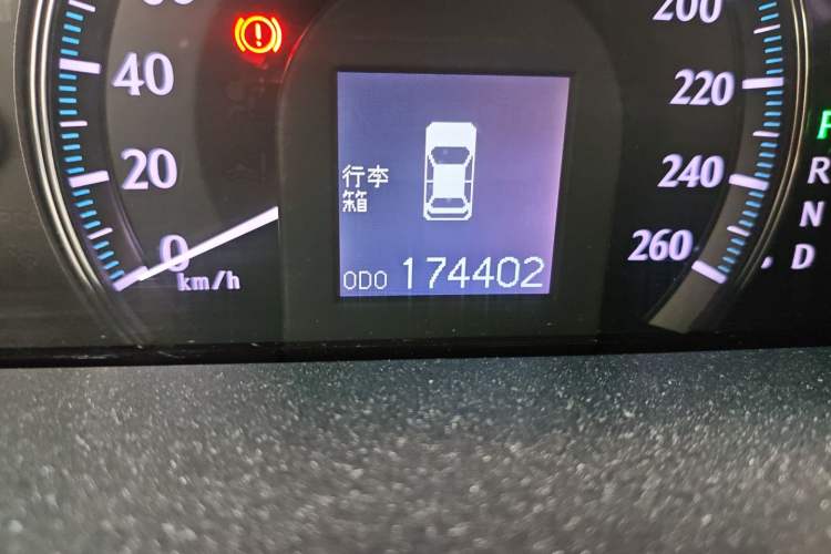 Used Toyota Crown 2010 2.5L Royal Leather Sunroof Edition Odometer Close Up