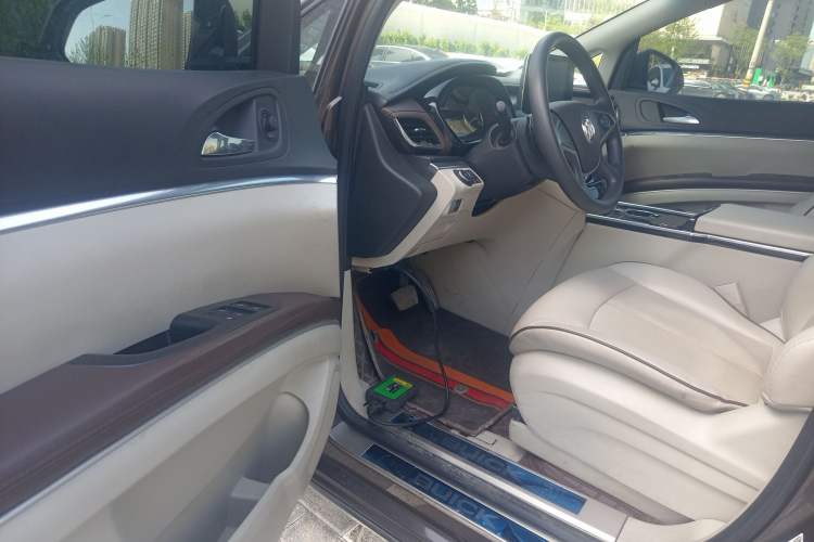 Used Buick GL8 2023 Land Executive Class Comfort Model