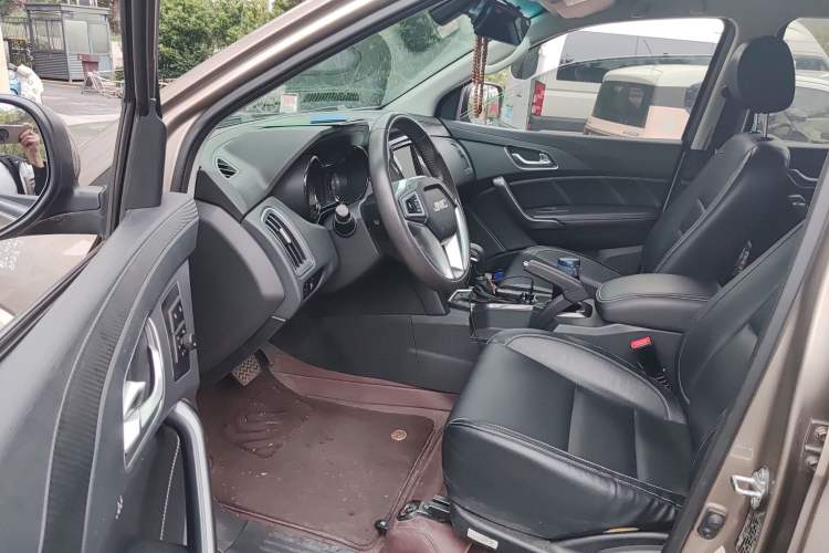 Used JMC Yuhu 7 2017 2.0T Gasoline Automatic Two-Wheel Drive Luxury Edition JX4G20A5L