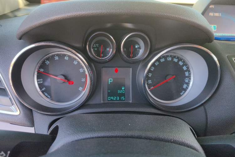 Used Buick Encore 2015 1.4T Automatic Two-Wheel Drive Urban Leading Model Instrument Cluster