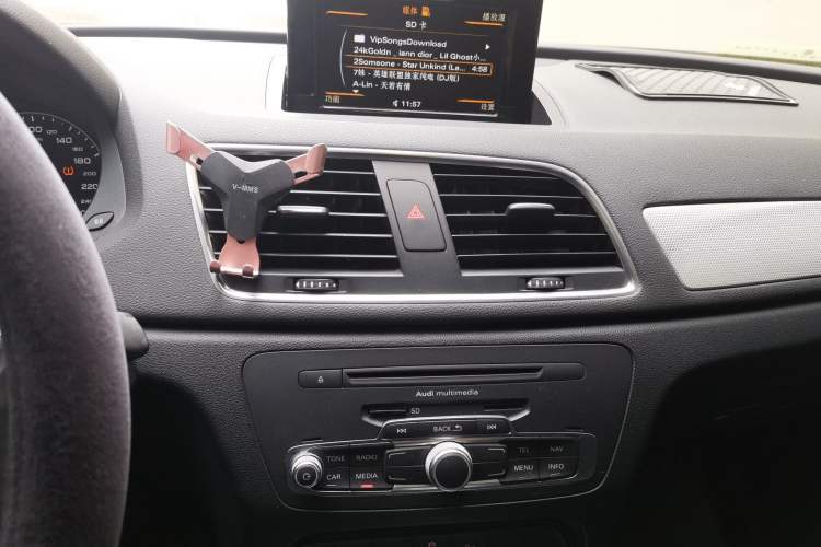 Used Audi Q3 2015 35 TFSI Comfort Model Audio And AC Panel