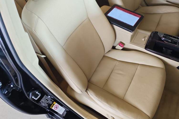 Used Toyota Camry 2015 Dual-Engine 2.5 HG Luxury Navigation Edition Right Front Seat