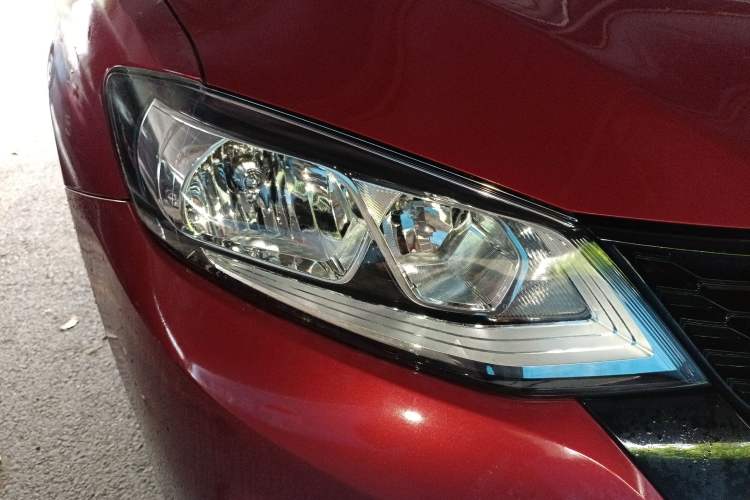 Used Nissan Tiida 2021 1.6L CVT Cool Edition Right Front Headlight