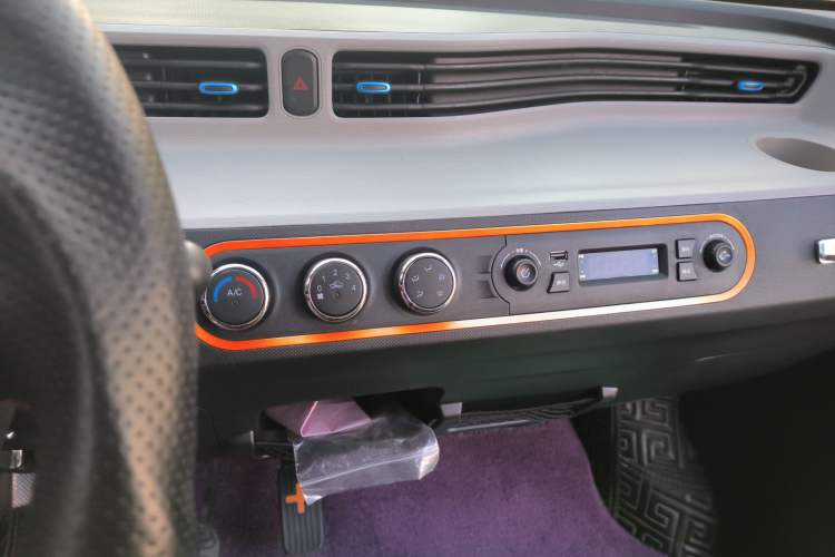 Used Wuling Hongguang MINIEV 2021 Macaron Sandwich Model 120 km Lithium Iron Phosphate