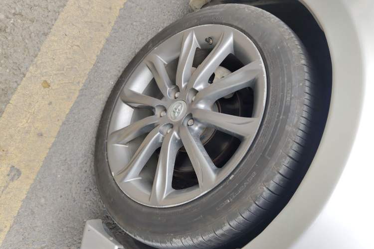 Used Toyota Reiz 2010 2.5S Fengdu Jinghua Edition Right Front Wheel Hub