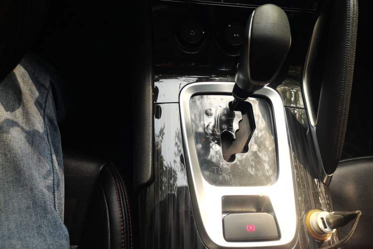 Used Peugeot 3008 2015 2.0L Automatic Classic Edition