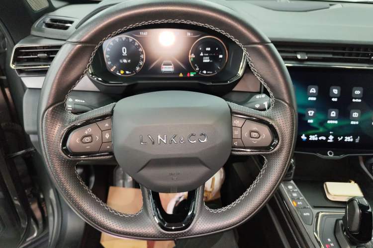 Used Lynk & Co 01 EM-P 2021 1.5TD PHEV Halo Steering Wheel
