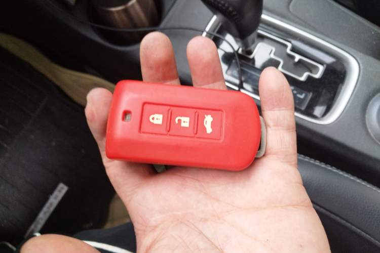 Used Mitsubishi Outlander 2014 2.4L 4x4 Deluxe Value Edition 5 Seats Vehicle Key